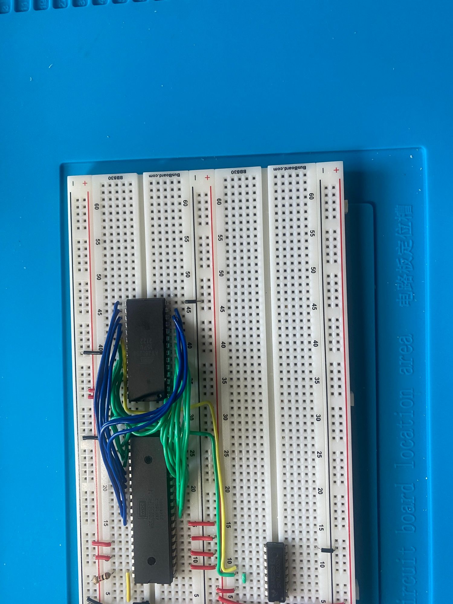 Barebones ROM wiring on breadboard 6502